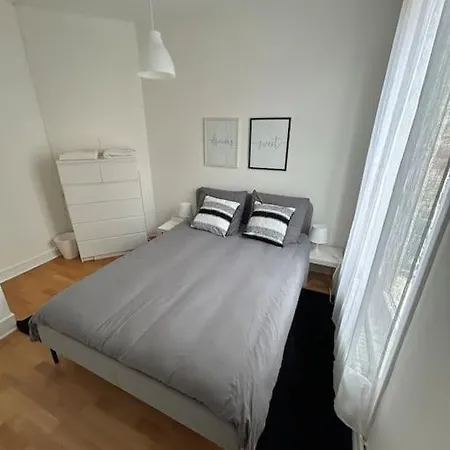 Situe A 7 Min A Pied De Paris Porte De Versailles Et Metro Issy-les-Moulineaux Buitenkant foto