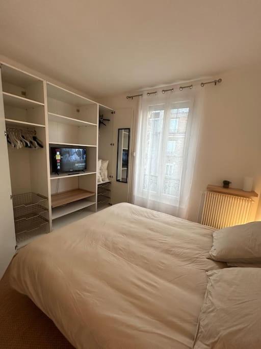 Situe A 7 Min A Pied De Paris Porte De Versailles Et Metro Apartment