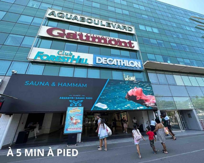 Situe A 7 Min A Pied De Paris Porte De Versailles Et Metro Apartment